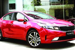 Kia Cerato trang bị sạc  điện thoại không dây cho khách Việt