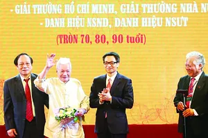  Hội Nghệ sĩ sân khấu Việt Nam tôn vinh các nghệ sĩ lão thành và các tác giả đoạt Giải thưởng Hồ Chí Minh  và Giải thưởng Nhà nước