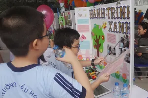 Các em học sinh tham gia cuộc thi