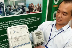 Thiết bị cho ngành điện, sản phẩm từ Chương trình Vi mạch TPHCM  cần được liên kết vùng mạnh hơn      Ảnh: T.Ba