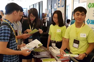 Các bạn trẻ khởi nghiệp tại Triển lãm công nghệ và hội nghị khởi nghiệp  đổi mới sáng tạo      Ảnh: TẤN BA