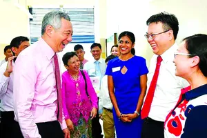 Thủ tướng Singapore Lý Hiển Long trong cuộc gặp gỡ  công dân mới của Singapore vào tháng 5-2017