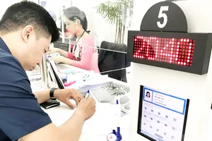 Cách để người dân cho ý kiến, chấm điểm cán bộ chưa giúp chính quyền  tìm ra nguyên nhân cụ thể của khuyết điểm để điều chỉnh           Ảnh: KIỀU PHONG