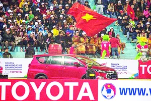 Sắc đỏ Innova Venturer  góp mặt trong trận chung kết 