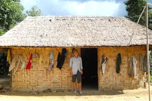 “Tài sản” của vợ chồng A Nư và Y Na là ngôi nhà trống không cửa