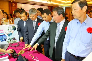 Lãnh đạo Sở Công thương TPHCM hỗ trợ doanh nghiệp sản xuất CNHT  trong nước quảng bá sản phẩm với doanh nghiệp nước ngoài đầu cuối