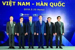 Chủ tịch nước Trần Đại Quang và Tổng thống Đại Hàn  Dân Quốc  Moon Jae-in cùng các  đại biểu  tại Diễn đàn Doanh nghiệp Việt Nam -  Hàn Quốc  Ảnh: TTXVN