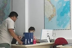 Đại diện Công ty Aladin làm việc với cơ quan chức năng và khẳng định đã  thu hồi toàn bộ số áo có in hình "lưỡi bò" 