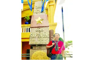 Nhạc sĩ Thế Hiển tại Trường Sa  trong chuyến ra quần đảo này lần thứ 6