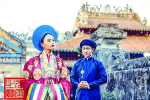 Áo Đoàn Loan Nhật Bình của công chúa Mỹ Lương, được Nguyên Phong Đoạn Lĩnh phỏng dựng                                                             Ảnh: NGUYÊN PHONG ĐOẠN LĨNH