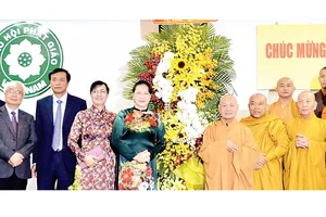 Chủ tịch Quốc hội Nguyễn Thị Kim Ngân tới thăm Văn phòng 2 Giáo hội Phật giáo Việt Nam                 