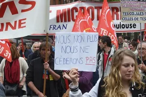Người dân Pháp tham gia biểu tình phản đối dự luật cải cách lao động tại Toulouse. Nguồn: AFP/TTXVN