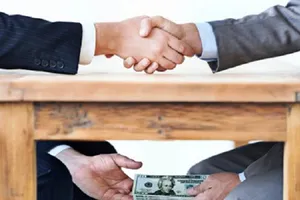 Trung Quốc phạt quan chức sống xa hoa