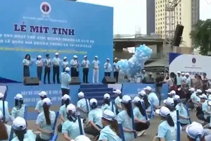 Quang cảnh buổi lễ mít tinh