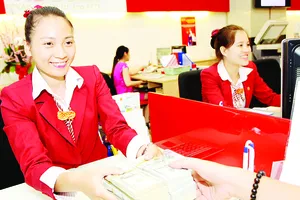 Giá USD tại ngân hàng ngày 25-6 đang ở mức 22.920 đồng/USD - cao nhất kể từ đầu năm 2017. Ảnh: HUY ANH