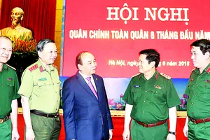 Thủ tướng Nguyễn Xuân Phúc và  các đại biểu tham dự  Hội nghị  Quân chính toàn quân  6 tháng  đầu năm 2018  Ảnh: TTXVN