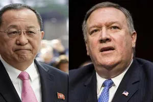 Ngoại trưởng Triều Tiên Ri Yong-ho, ngoại trưởng Mỹ Mike Pompeo (từ trái sang)