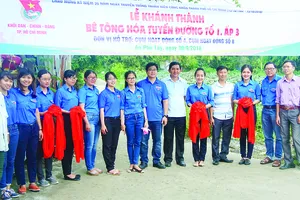 Khánh thành tuyến đường bê tông nông thôn thứ 11