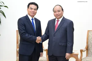 Thủ tướng Nguyễn Xuân Phúc tiếp Bộ trưởng, Chủ nhiệm Văn phòng Phủ Thủ tướng Lào Phet Phomphiphak. Ảnh: VGP/Quang Hiếu