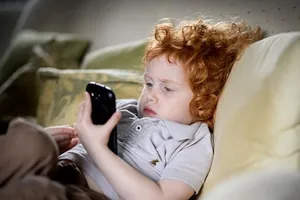 Ðiện thoại thông minh có thể làm mỏng vỏ não