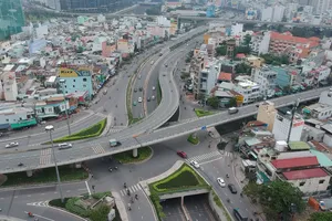 Đường Nguyễn Hữu Cảnh sẽ được sửa chữa, nâng cấp    Ảnh: CAO THĂNG 