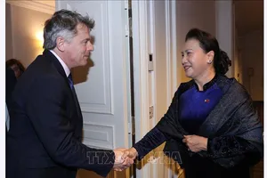 Chủ tịch Quốc hội Nguyễn Thị Kim Ngân tiếp Bí thư Toàn quốc Đảng Cộng sản Pháp, Fabien Roussel. Ảnh: Trọng Đức/TTXVN