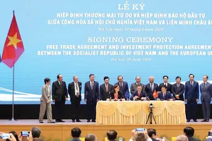 Quang cảnh lễ ký kết EVFTA và EVIPA. Ảnh: VIẾT CHUNG