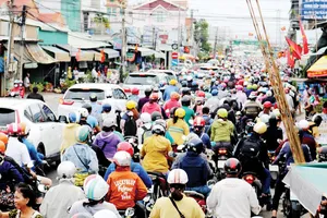 Hết lễ, căng thẳng giao thông