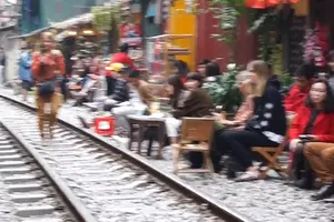 Yêu cầu dẹp bỏ cà phê đường tàu