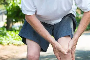 Người cao tuổi có nhiều nguy cơ  mắc bệnh thoái hóa khớp