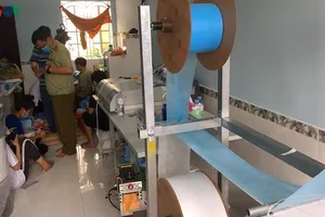 Niêm phong toàn bộ tang vật để xử lý. Ảnh: VOV