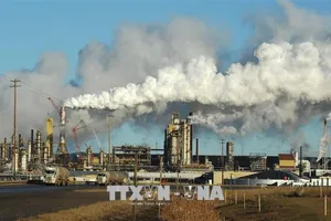Một cơ sở sản xuất dầu ở Alberta, Canada. Ảnh: AFP/TTXVN