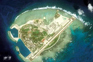 Đảo Phú Lâm thuộc quần đảo Hoàng Sa của Việt Nam bị Trung Quốc dùng vũ lực                                       chiếm đóng và cải tạo bất hợp pháp. Ảnh: CSIS/AMTI