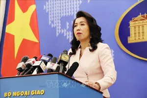 Người phát ngôn Bộ Ngoại giao Lê Thị Thu Hằng trả lời câu hỏi của phóng viên các cơ quan thông tấn, báo chí trong nước và quốc tế. Ảnh: TTXVN