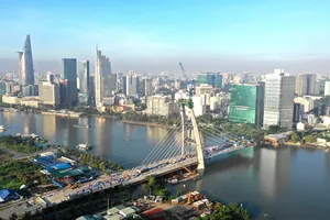 Phê phán các quan điểm sai trái bằng luận cứ lý luận và thực tế