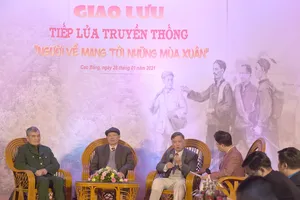 Các đại biểu chia sẻ những câu chuyện về sự kiện lịch sử tại buổi giao lưu