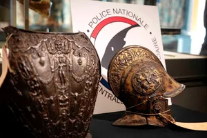 Bảo tàng Louvre tìm được bộ giáp quý