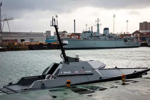 Siêu tàu robot Madfox. Nguồn: Royal Navy