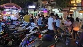 “Chặt chém” giá trông giữ xe