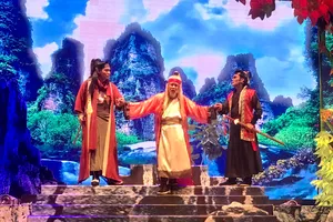 Các nghệ sĩ biểu diễn vở Đêm lạnh chùa hoang tại Bạc Liêu