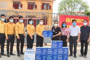 Tặng gần 3 triệu ly sữa và đồ uống cho y bác sĩ, người dân khu vực cách ly tăng cường sức khỏe chống dịch Covid-19