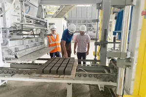 Sản xuất gạch không nung tại nhà máy  của Công ty Hoàng Sơn Fly Ash and Cement