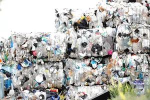 Rác thải nhựa chờ tái chế