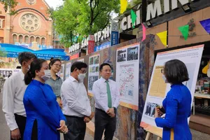 Triển lãm nhiều hình ảnh và tư liệu quý về Bác Hồ tại Đường sách TPHCM. 