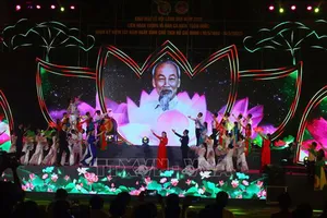 Tiết mục nghệ thuật biểu diễn tại lễ khai mạc Ảnh: TTXVN