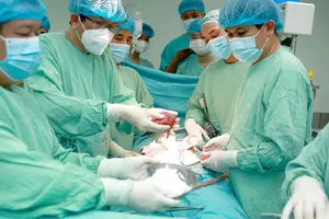 Hai cuộc đời tái sinh từ tạng người chết não 