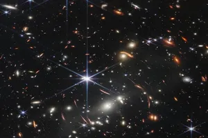 Bức ảnh chụp từ kính viễn vọng không gian James Webb được tổng thống Mỹ Joe Biden công bố ngày 11-7. Ảnh: NASA