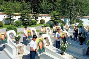 Ảnh phục dựng 10 nữ anh hùng liệt sĩ TNXP Ngã ba Đồng Lộc