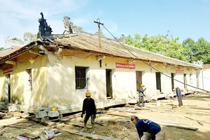 Bắt đầu dịch chuyển tòa chánh điện Đại Hùng ở chùa Diệu Đế (Huế)