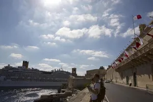 Xu hướng “mua” quốc tịch